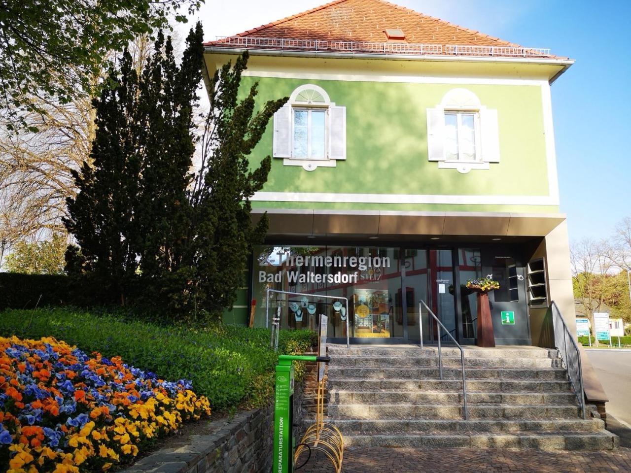 Aparthotel "Goldener Hahn Apartments" Бад Вальтерсдорф Экстерьер фото
